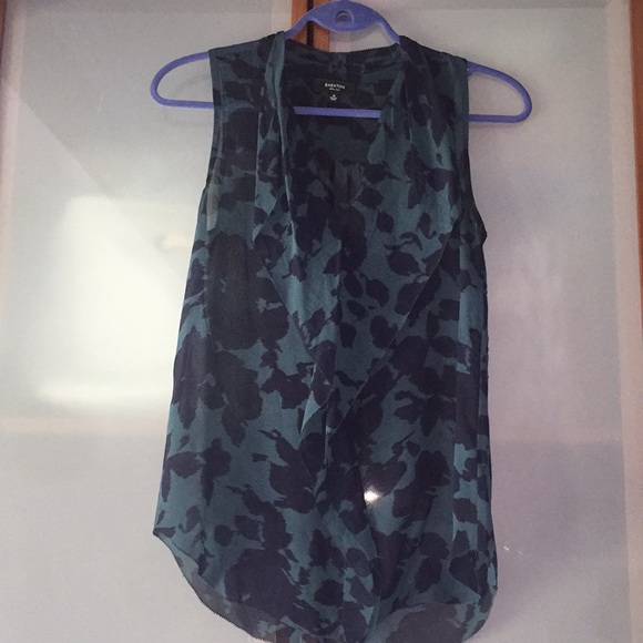 Babaton Ainsley Blouse in Green - Picture 2 of 5